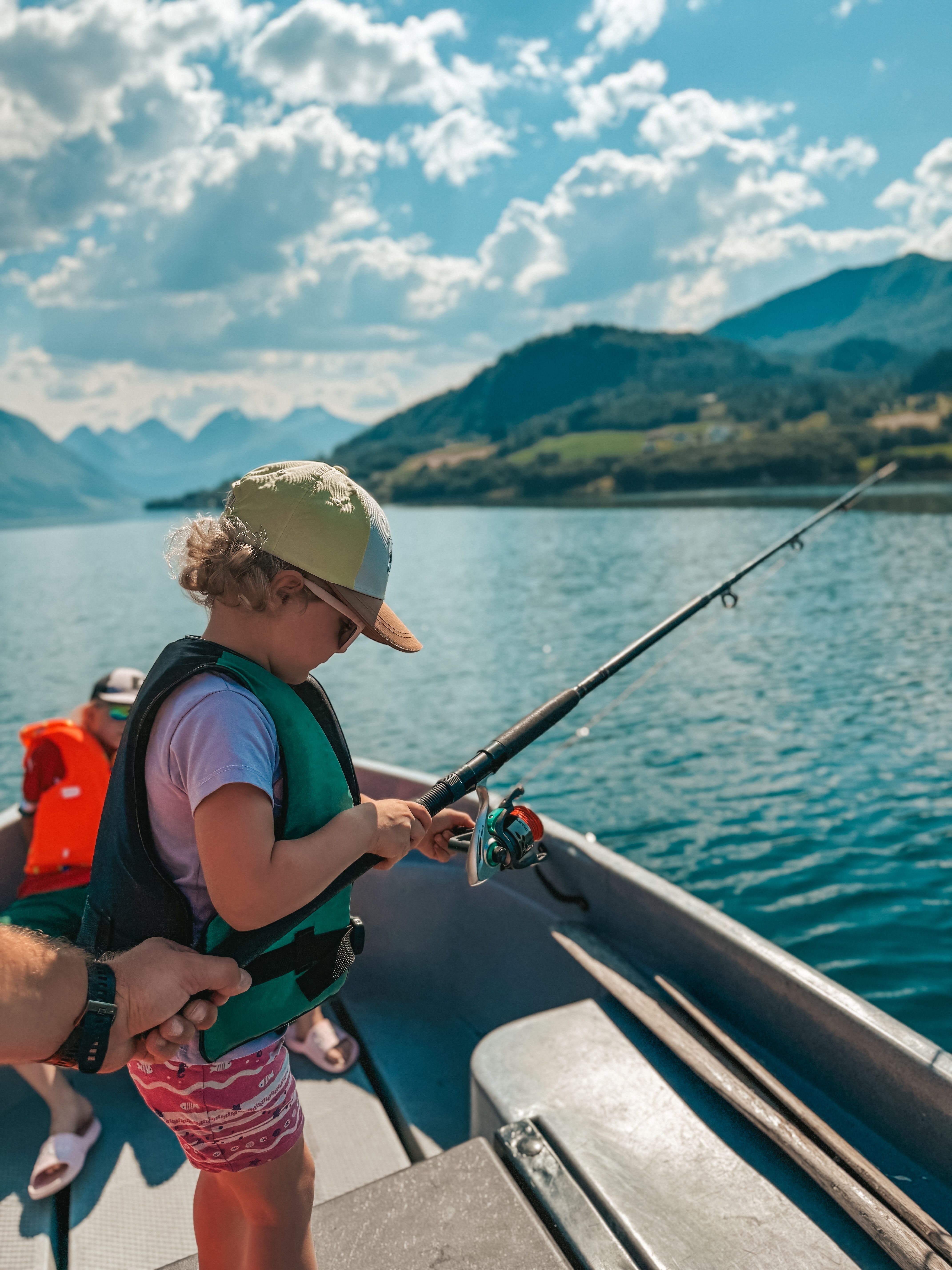Canot au bord du lac — Pourvoirie du Lac Doré